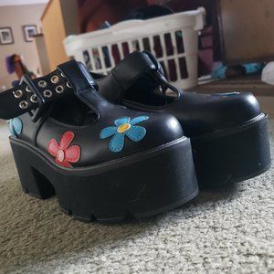 Women's shoes